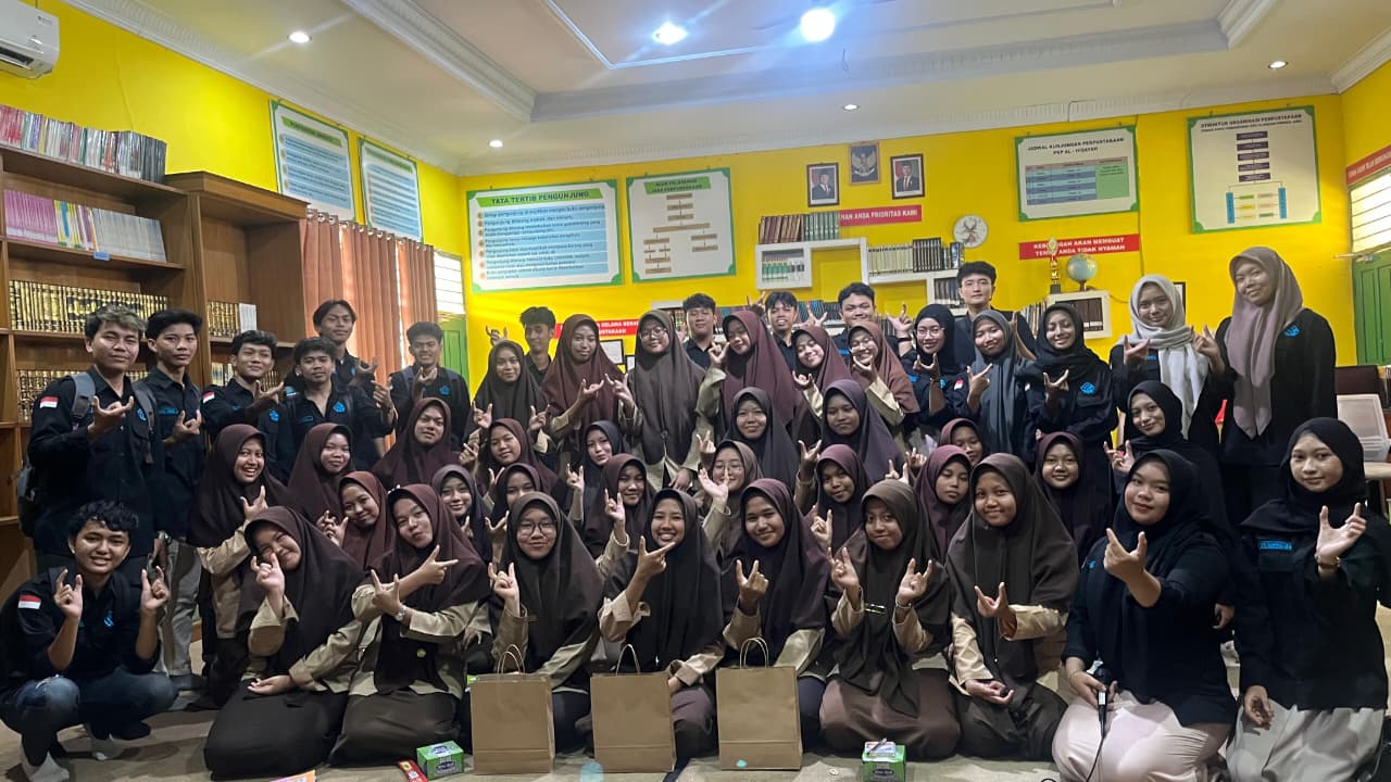 SERVICE LEARNING: Mahasiswa Ilmu Pemerintahan UIN STS Jambi Berbagi Ilmu di PKP Al-Hidayah Jambi