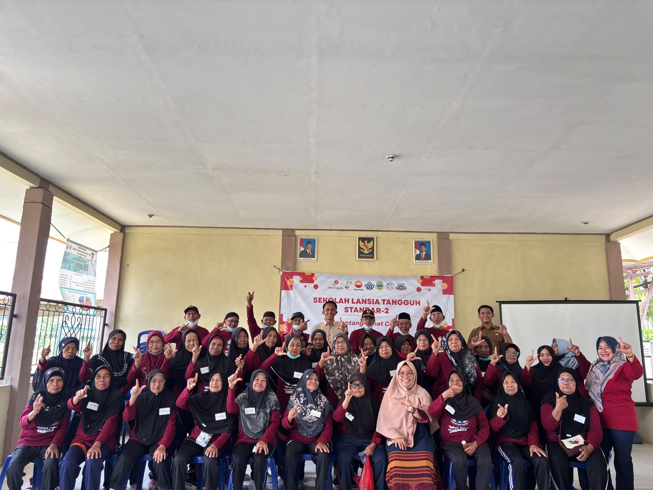 Dari Dapur untuk Bumi: PLHSDGs UIN STS Jambi Ajak Warga Olah Kulit Buah Jadi Eco-enzyme